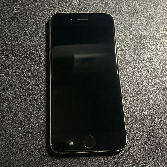 Apple iPhone 6s (Silver)